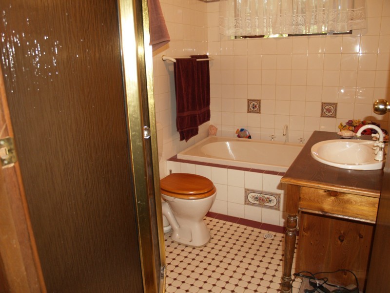 13 Swan Avenue, Happy Valley SA 5159