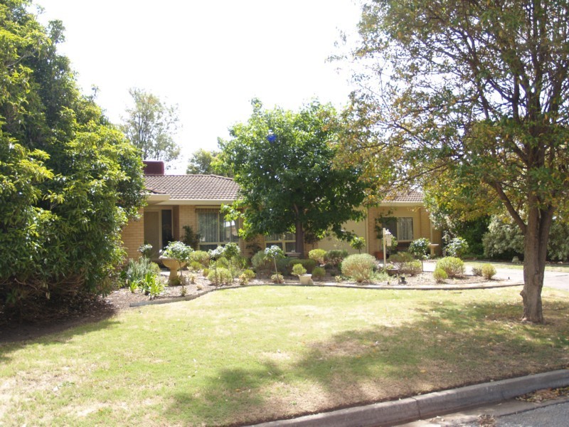 36 Barrdickson Crescent, Happy Valley SA 5159
