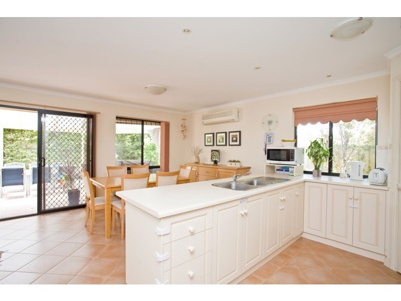 26 Sovereign Drive, Woodcroft SA 5162