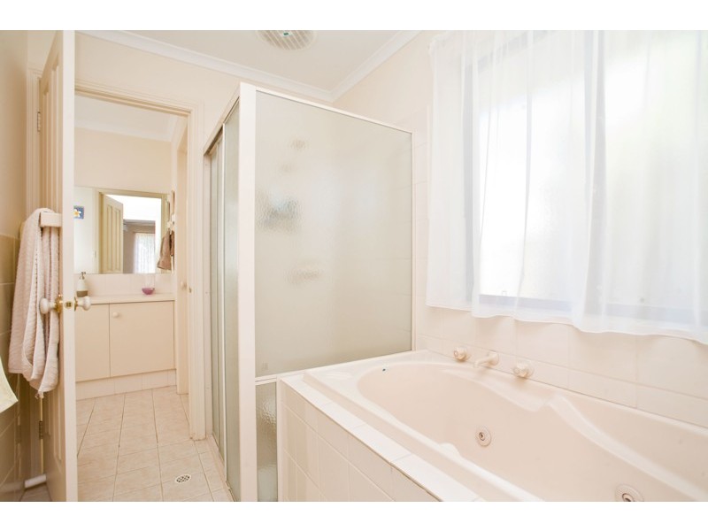 26 Sovereign Drive, Woodcroft SA 5162