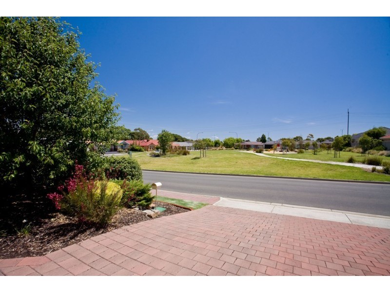 26 Sovereign Drive, Woodcroft SA 5162
