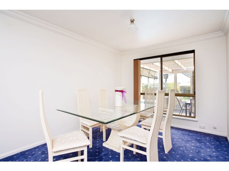 15 Brett Crescent, Hallett Cove SA 5158