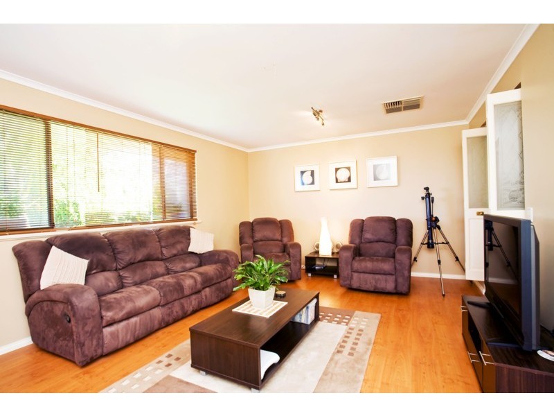 15 Brett Crescent, Hallett Cove SA 5158