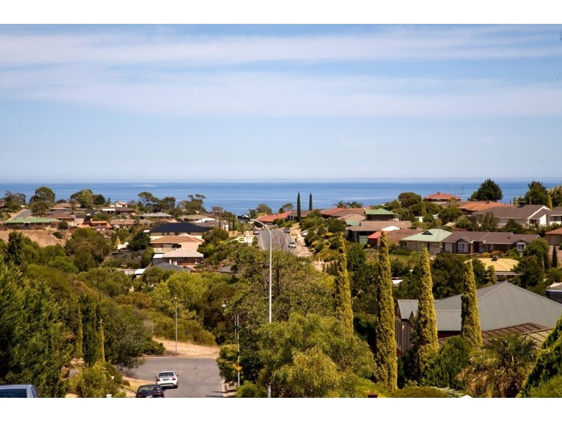 15 Brett Crescent, Hallett Cove SA 5158