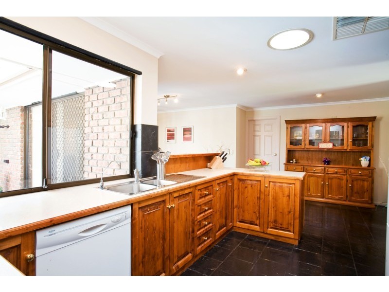 15 Brett Crescent, Hallett Cove SA 5158