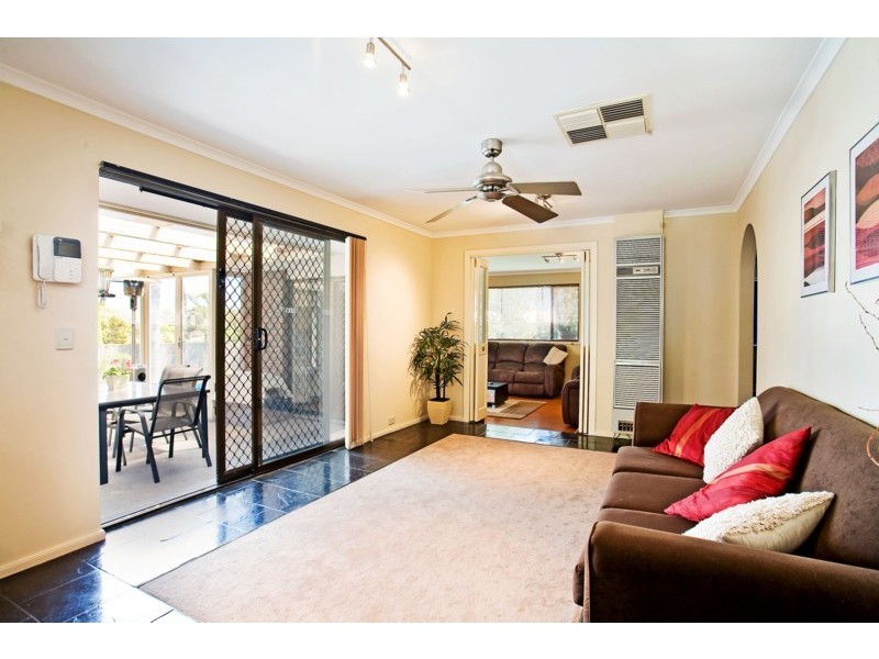 15 Brett Crescent, Hallett Cove SA 5158