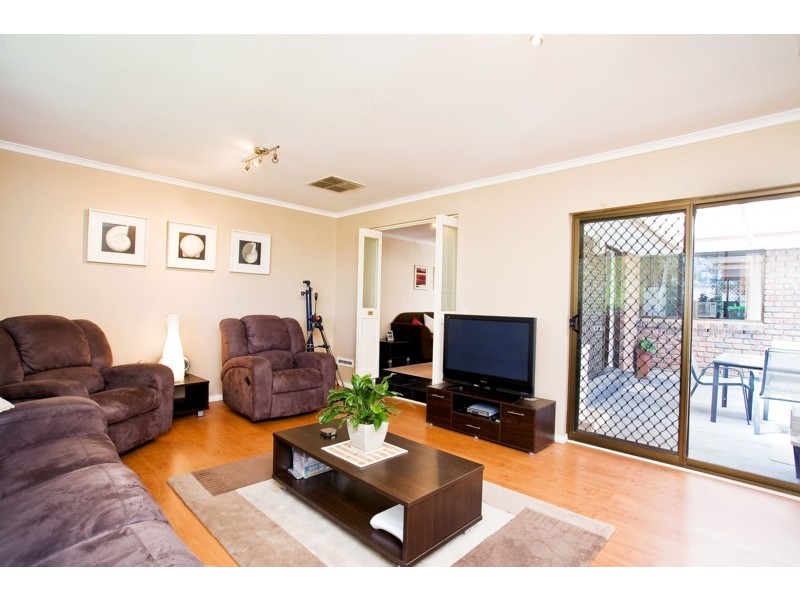 15 Brett Crescent, Hallett Cove SA 5158
