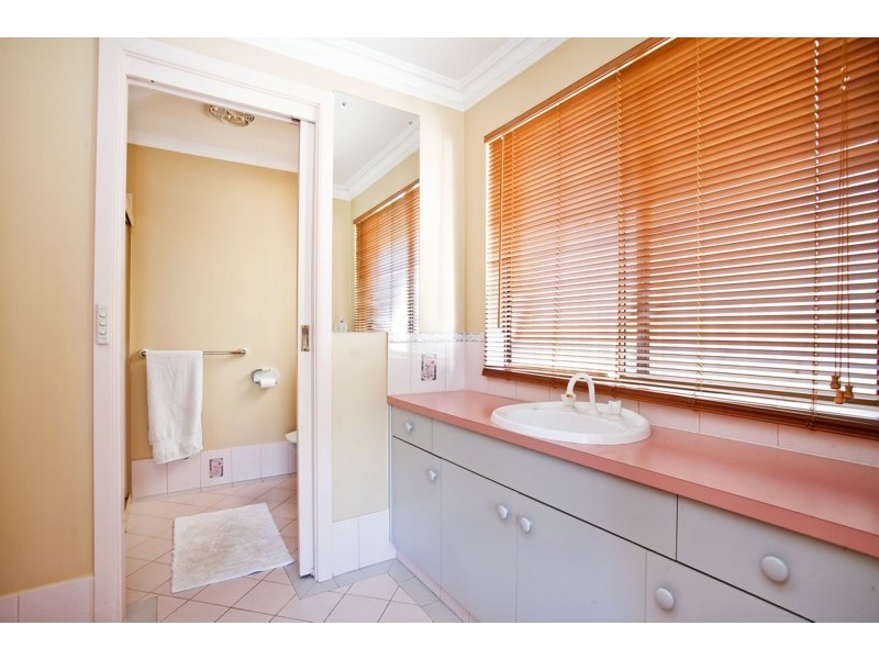 15 Brett Crescent, Hallett Cove SA 5158