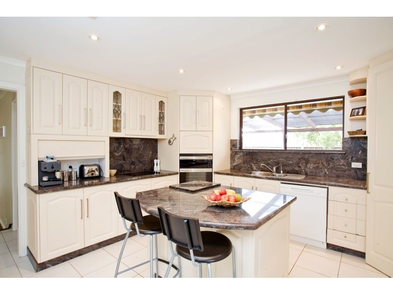 10 Wonggo Street, Hallett Cove SA 5158