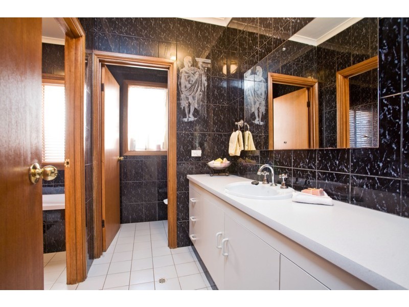 21 Lapwing Street, Hallett Cove SA 5158
