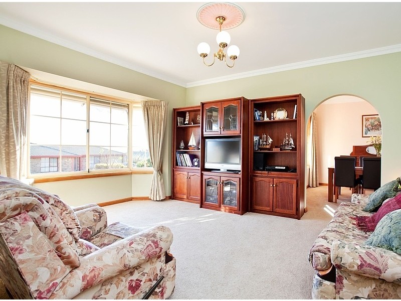 24 Fairhill  Street, Hallett Cove SA 5158