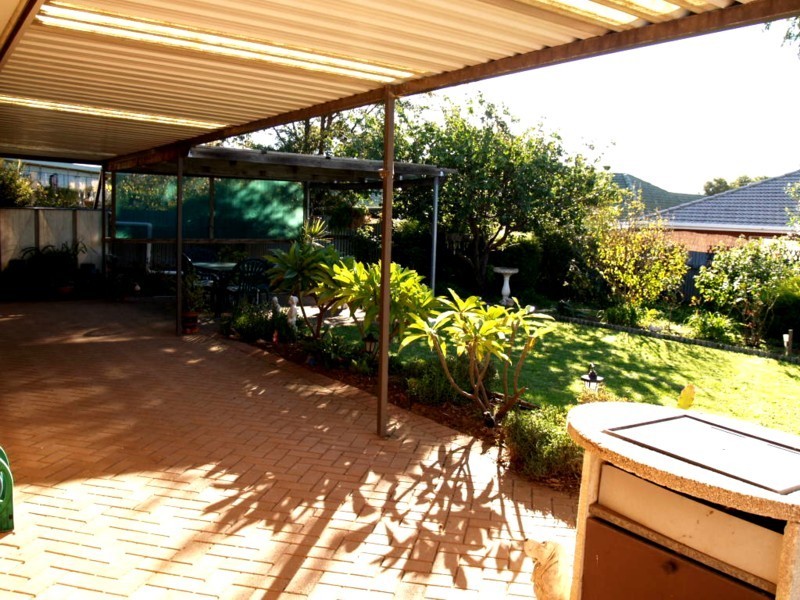 17 Stewart Avenue, Hackham SA 5163