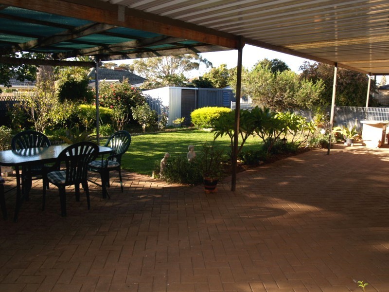 17 Stewart Avenue, Hackham SA 5163