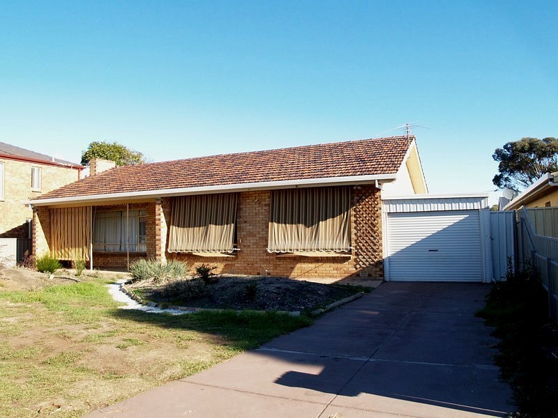 16 First Avenue, Moana SA 5169