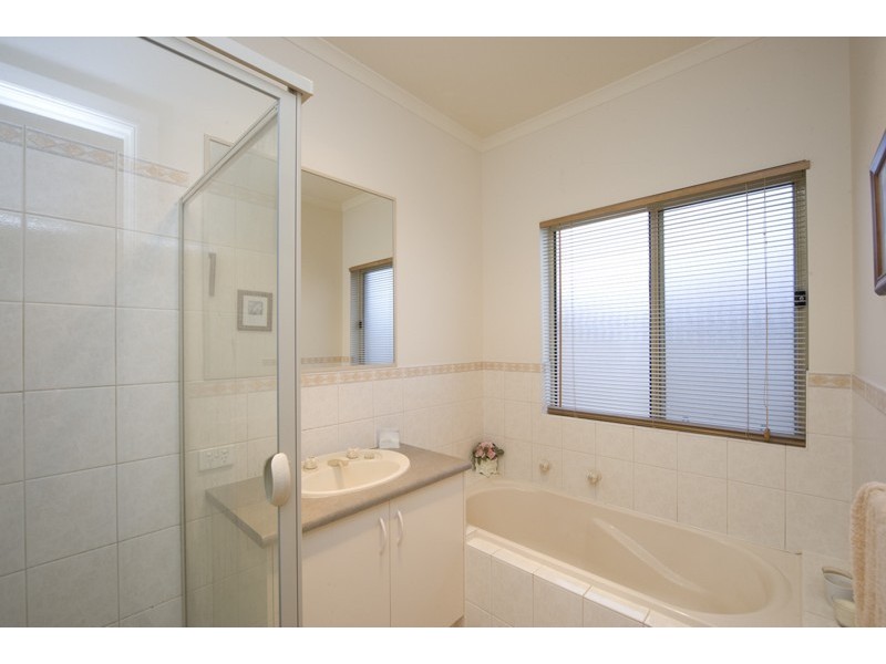 15 Hereford Lane, Woodcroft SA 5162
