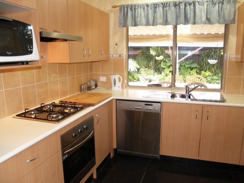 18 Oakhill Crescent, Morphett Vale SA 5162