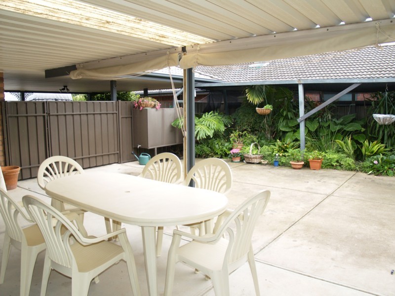 18 Oakhill Crescent, Morphett Vale SA 5162