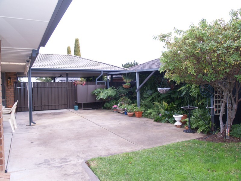 18 Oakhill Crescent, Morphett Vale SA 5162