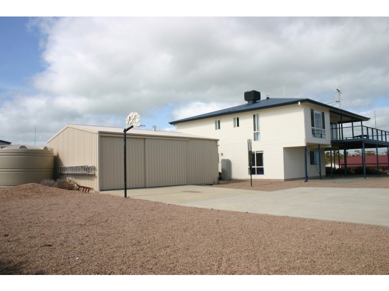 8 Falie Street, Port Broughton SA 5522