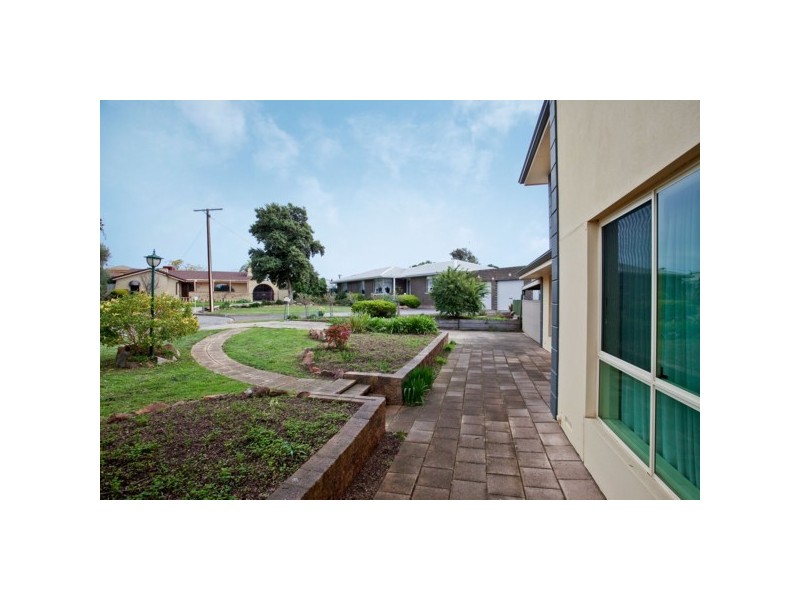 8 Wark Court, Morphett Vale SA 5162