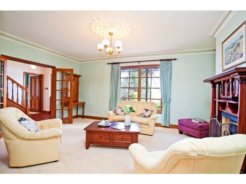 17 Farming Crescent, Hallett Cove SA 5158