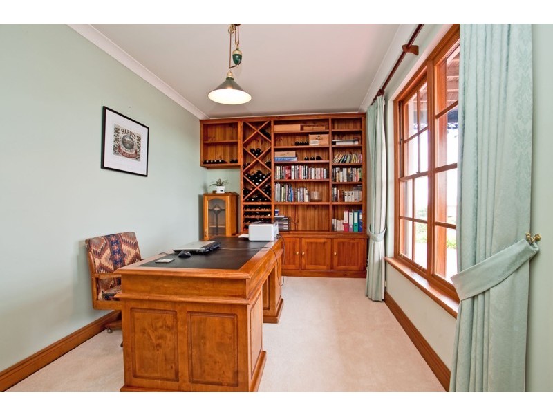 17 Farming Crescent, Hallett Cove SA 5158