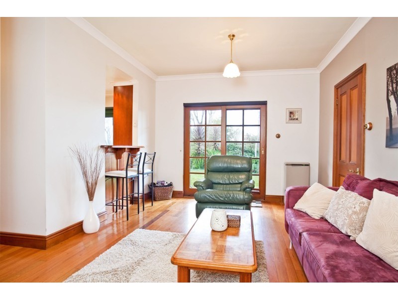 17 Farming Crescent, Hallett Cove SA 5158