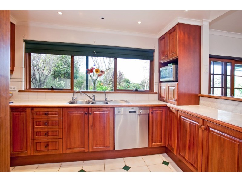 17 Farming Crescent, Hallett Cove SA 5158