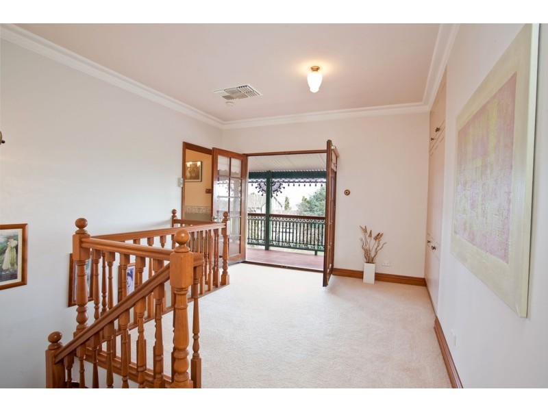 17 Farming Crescent, Hallett Cove SA 5158