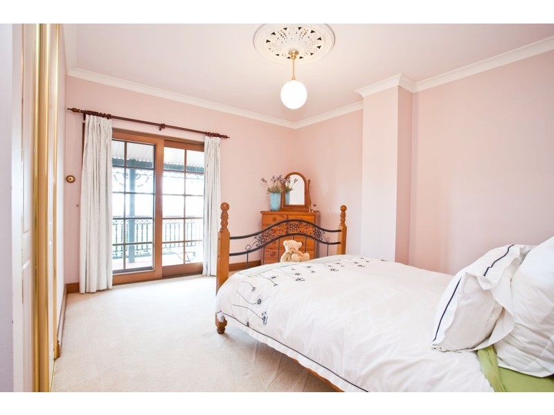 17 Farming Crescent, Hallett Cove SA 5158