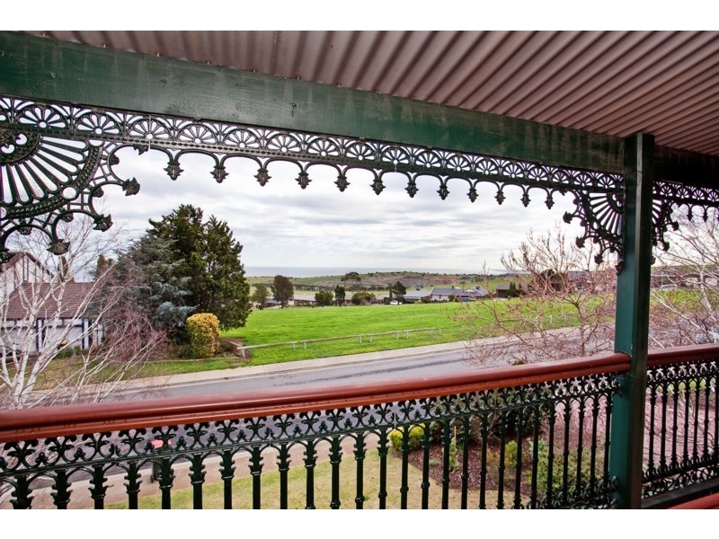 17 Farming Crescent, Hallett Cove SA 5158