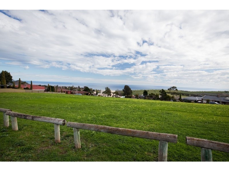 17 Farming Crescent, Hallett Cove SA 5158