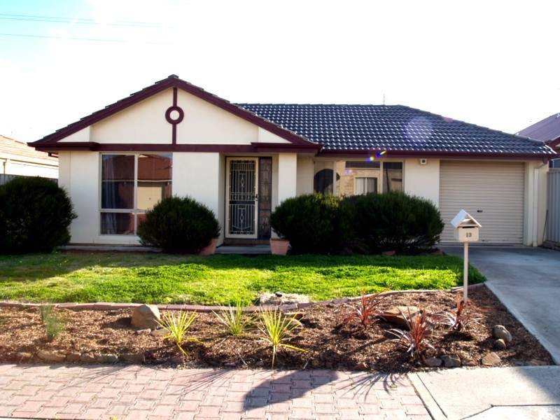 13 Hereford Lane, Woodcroft SA 5162