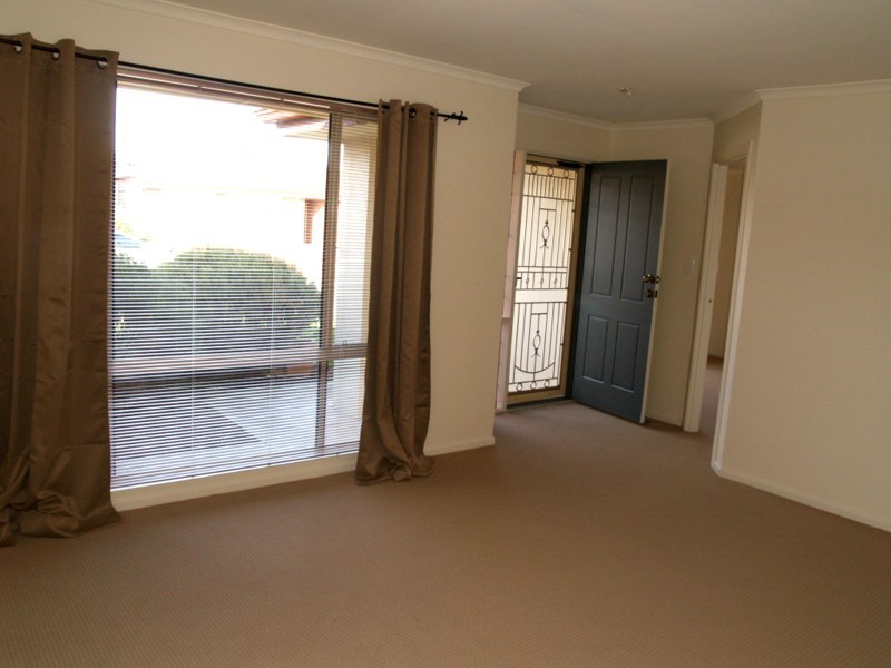 13 Hereford Lane, Woodcroft SA 5162