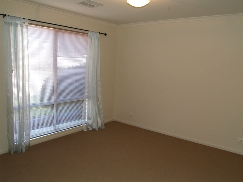 13 Hereford Lane, Woodcroft SA 5162