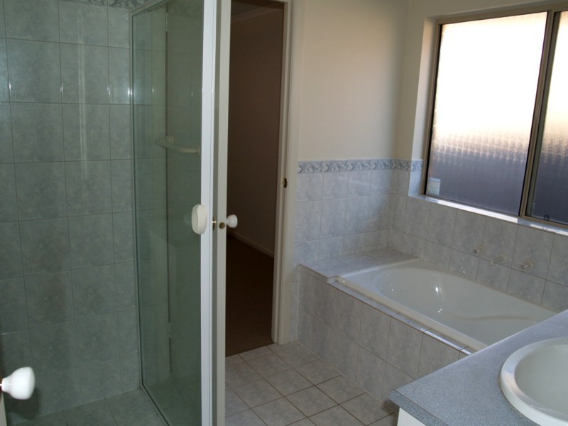 13 Hereford Lane, Woodcroft SA 5162