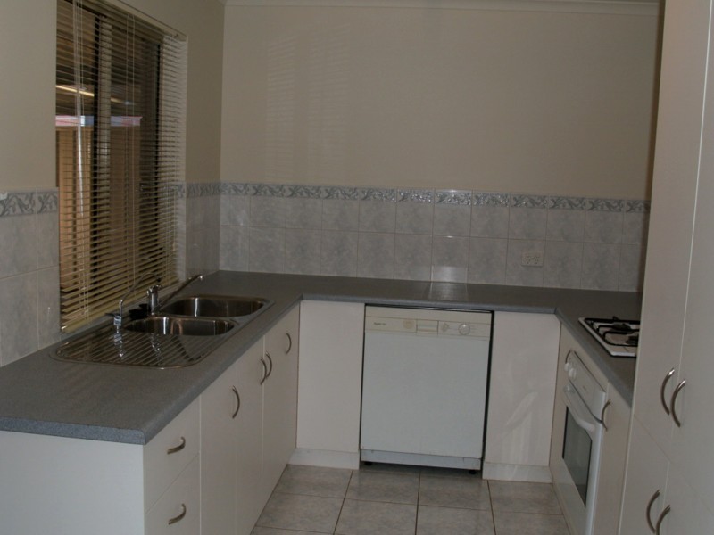 13 Hereford Lane, Woodcroft SA 5162