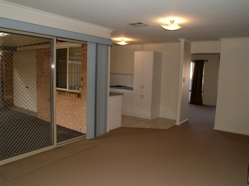 13 Hereford Lane, Woodcroft SA 5162