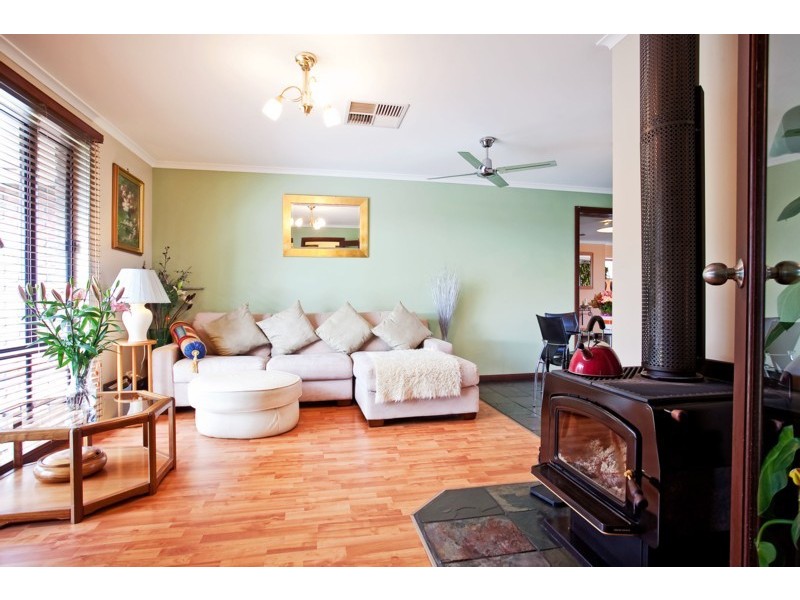 16 Caswell Drive, Hallett Cove SA 5158