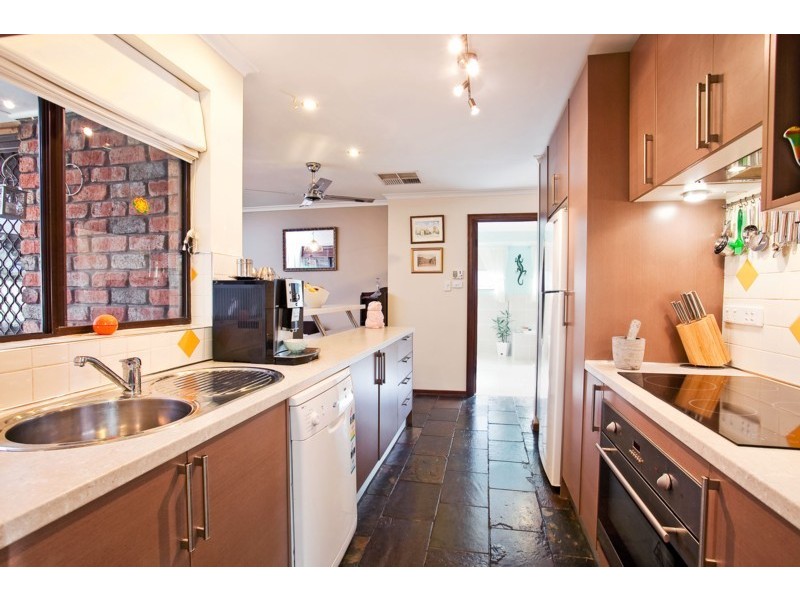 16 Caswell Drive, Hallett Cove SA 5158