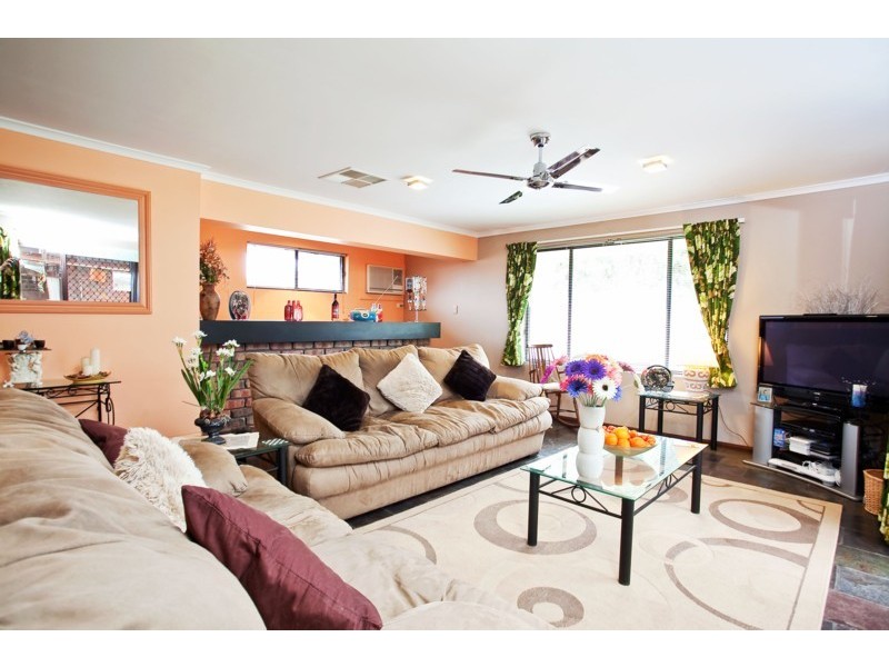 16 Caswell Drive, Hallett Cove SA 5158