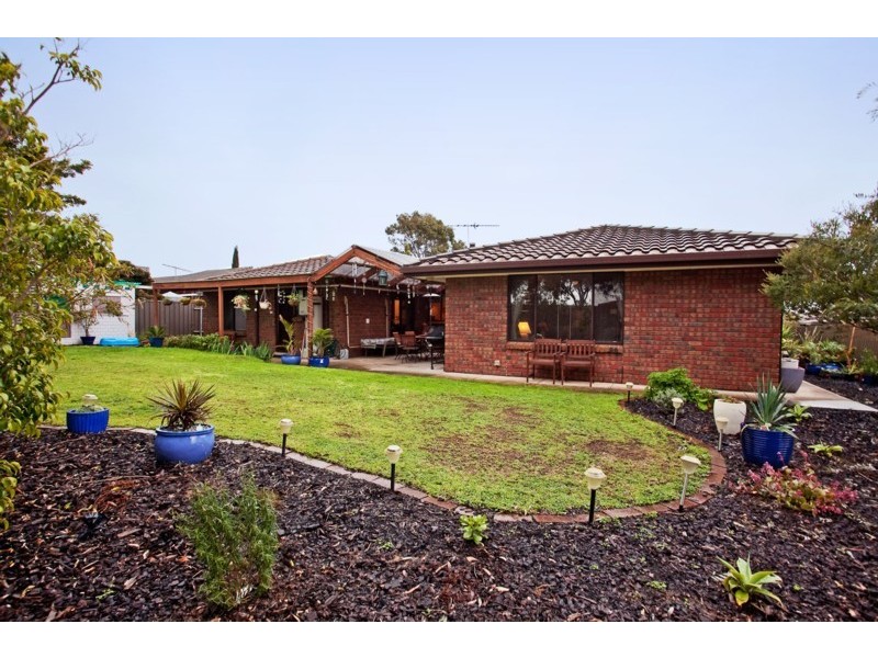16 Caswell Drive, Hallett Cove SA 5158