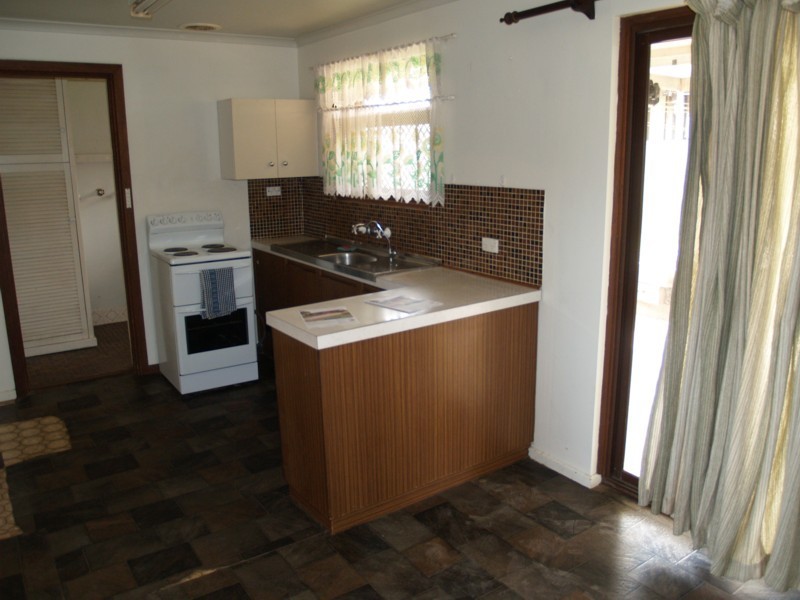 2 Amos Court, Morphett Vale SA 5162