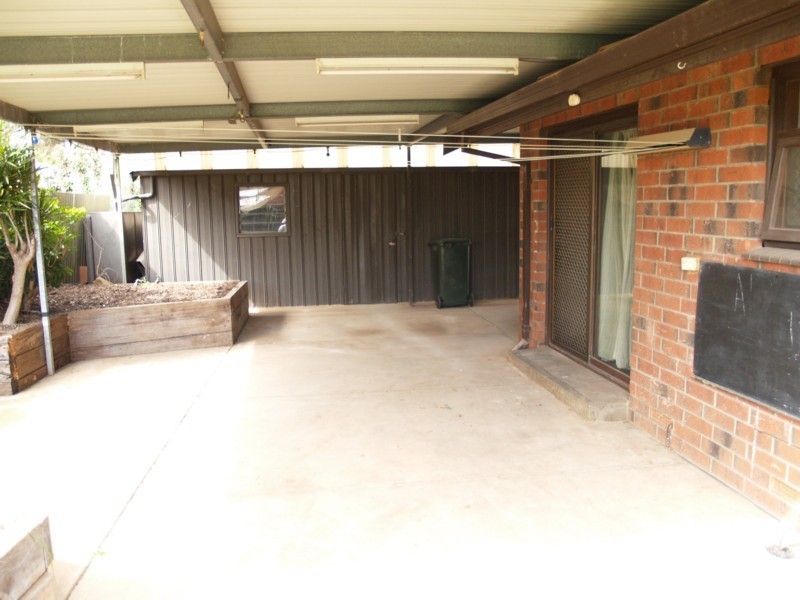 2 Amos Court, Morphett Vale SA 5162