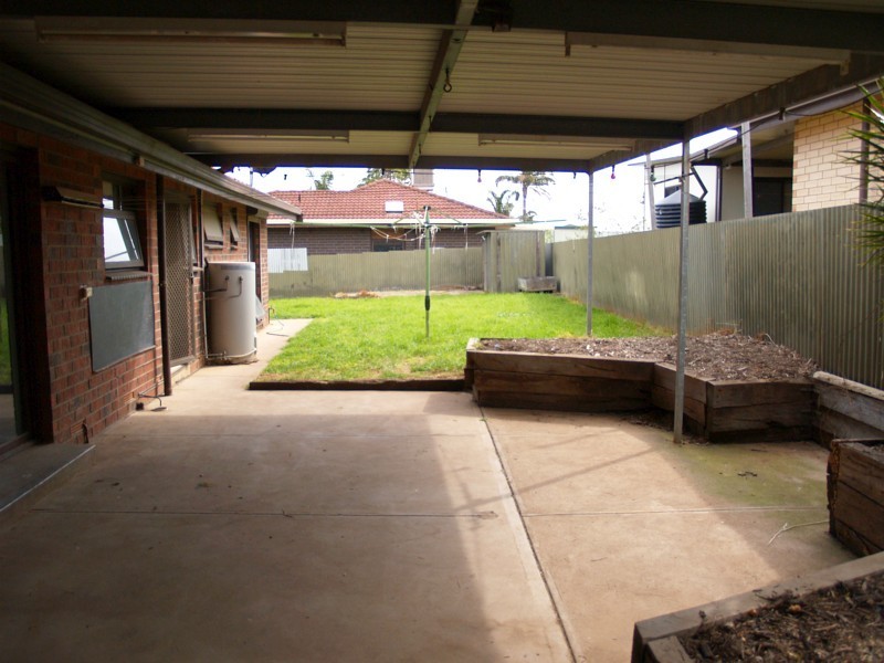 2 Amos Court, Morphett Vale SA 5162