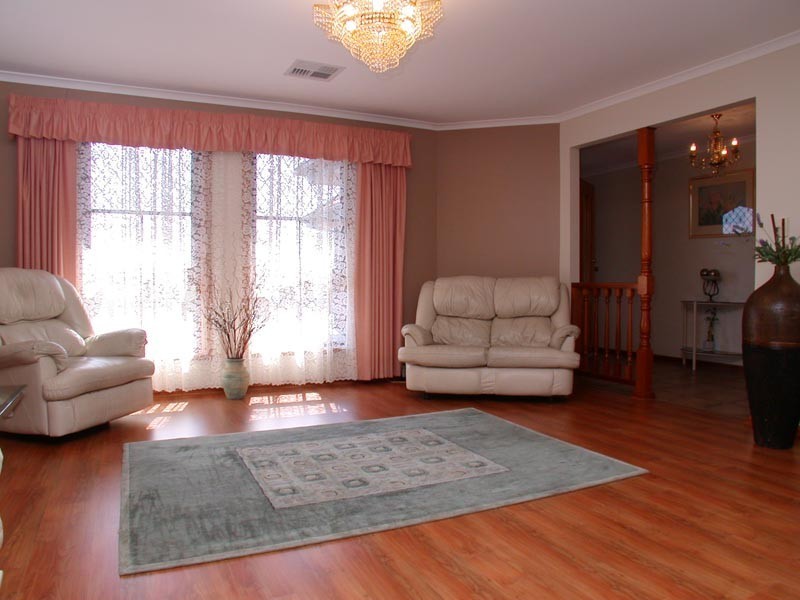 2 Brookland Valley Drive, Woodcroft SA 5162