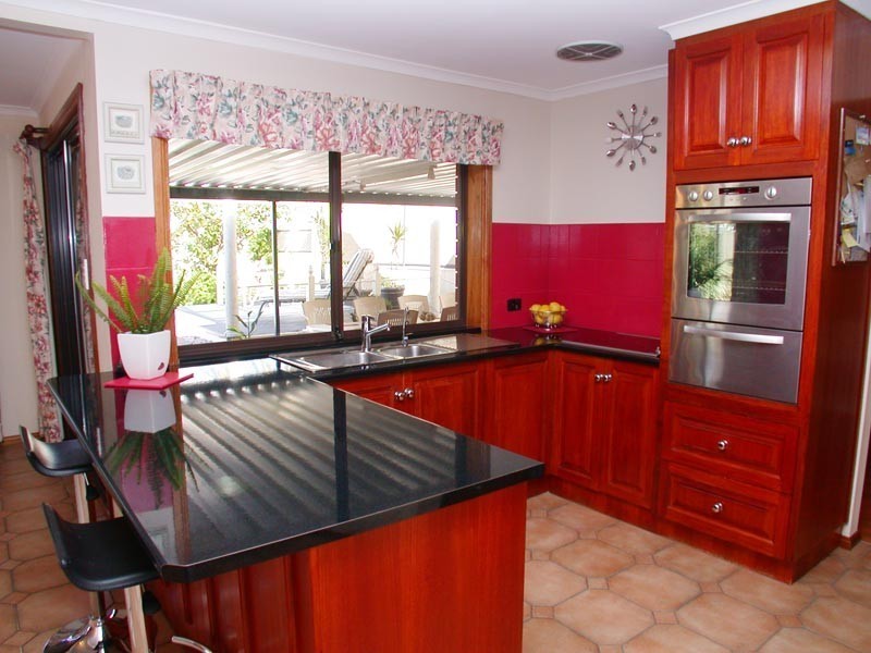2 Brookland Valley Drive, Woodcroft SA 5162