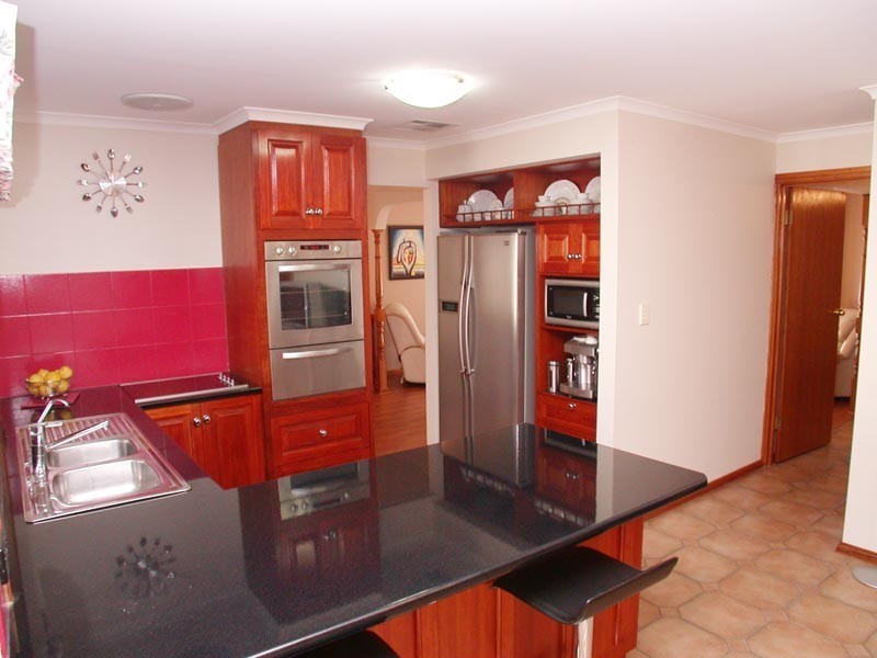 2 Brookland Valley Drive, Woodcroft SA 5162