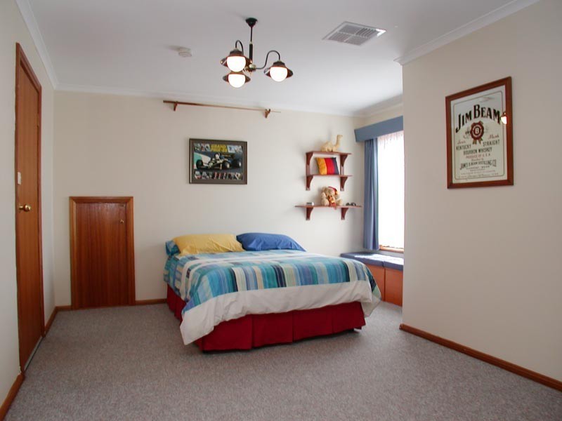 2 Brookland Valley Drive, Woodcroft SA 5162