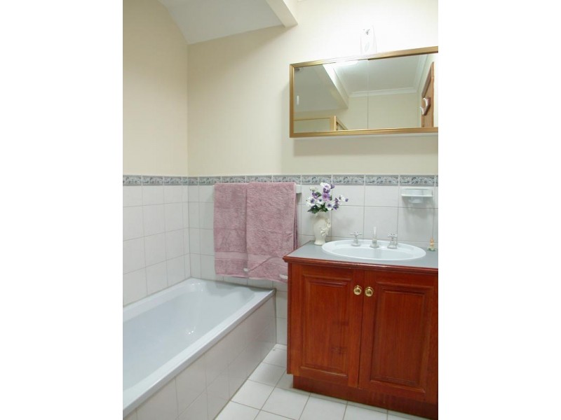 2 Brookland Valley Drive, Woodcroft SA 5162